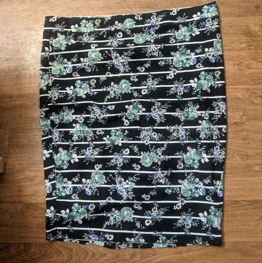 Torrid Size 4 pencil skirt EUC sfpf home